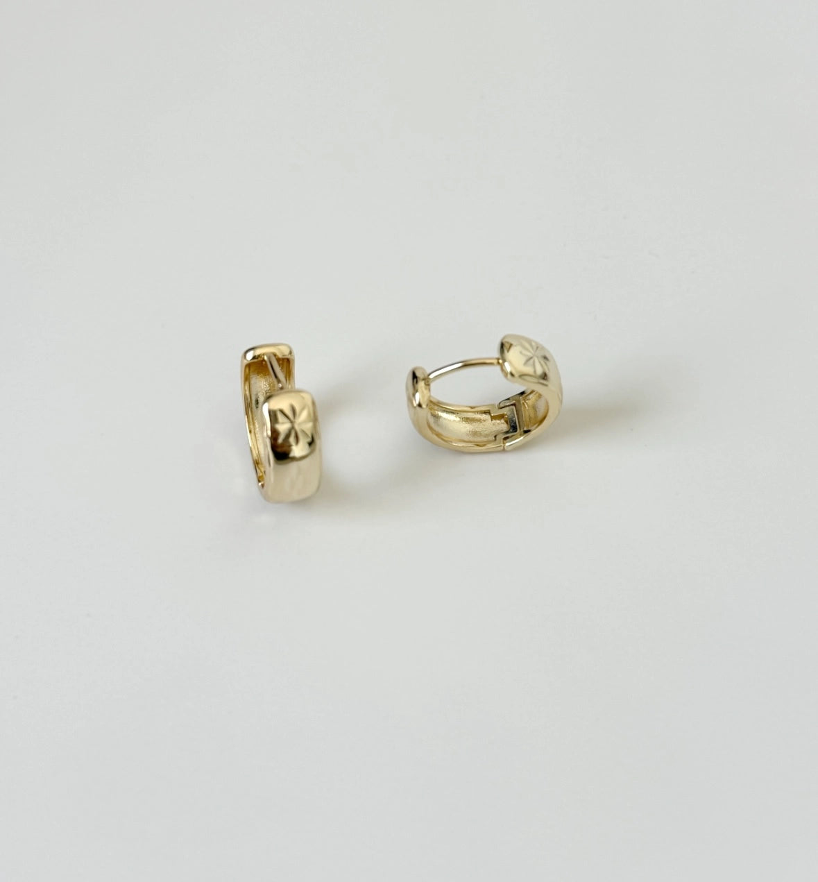 Avery Engraved Huggie