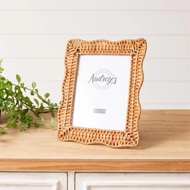 Wicker Scalloped Photo Frame