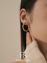 Load image into Gallery viewer, Twisted Hoop Earrings
