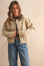 Load image into Gallery viewer, Collar Contrasted Utility Jacket
