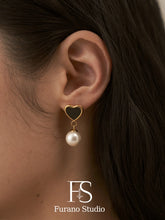 Load image into Gallery viewer, 18K Black Heart Pearl Earrings
