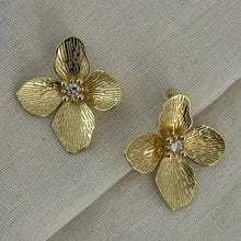 Load image into Gallery viewer, Shoshi Earrings
