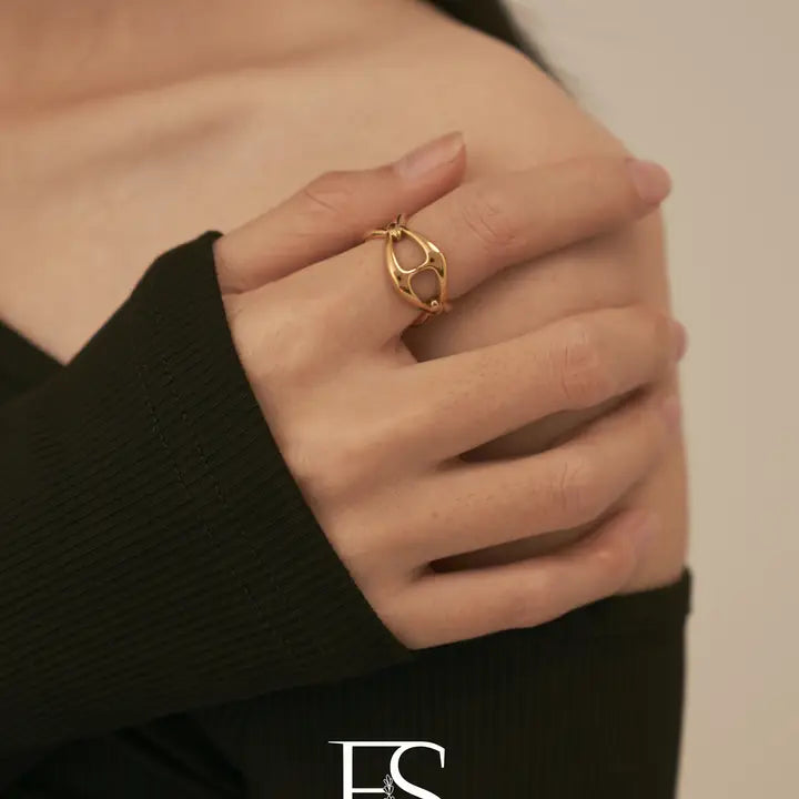 Twisted Band Ring